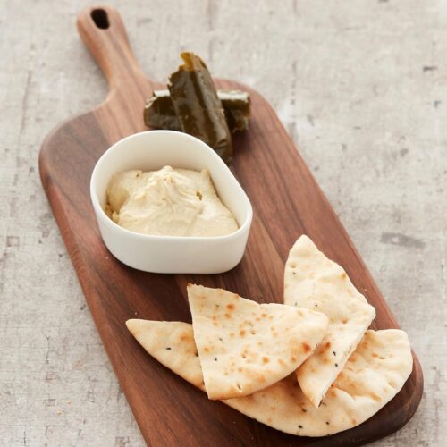 Serveerplank walnoothouten handvat - ideaal voor hapjes en kaas - 37x16.5cm